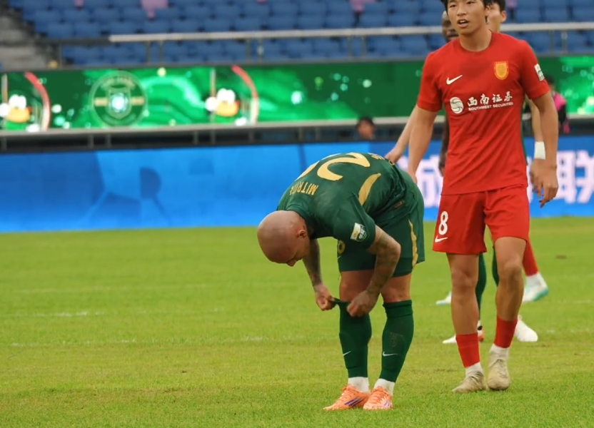 爱游戏体育-李镇全辱骂对手将被罚！媒体人热议：胡来啊，搬起石头砸自己的脚