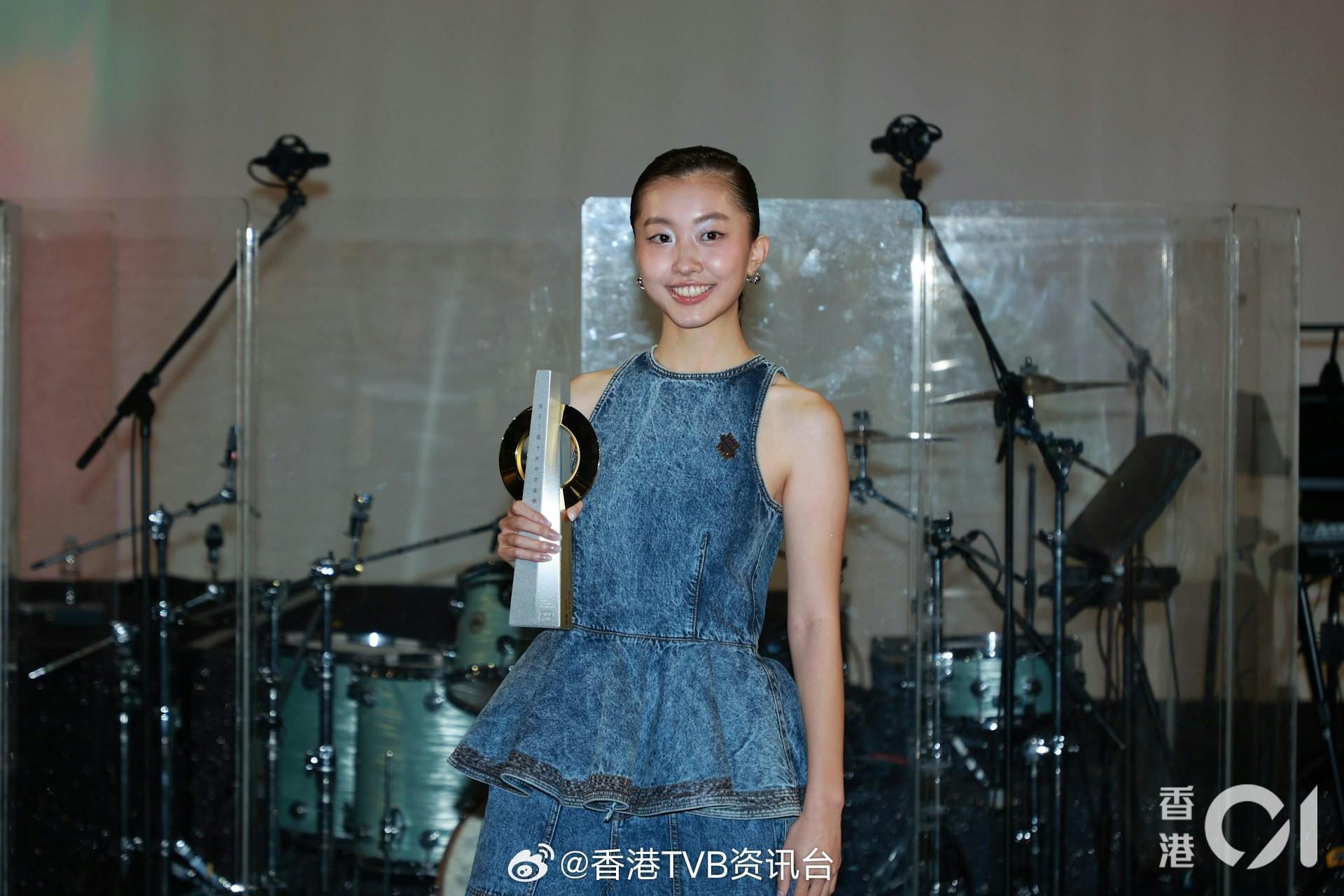爱游戏体育官方入口-陈奕迅女儿陈康堤承认与香港网球一哥黄泽林恋爱：是家人介绍的
